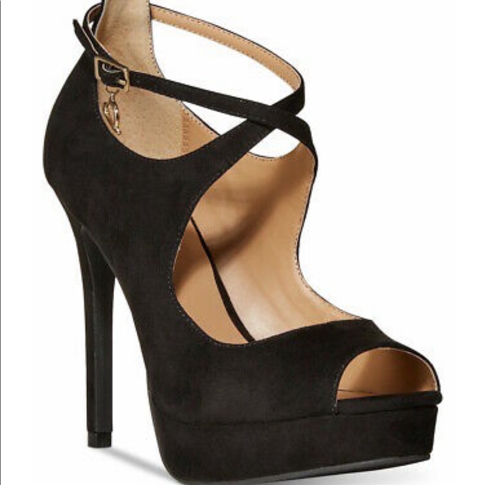 Thalia Sodi classic pumps